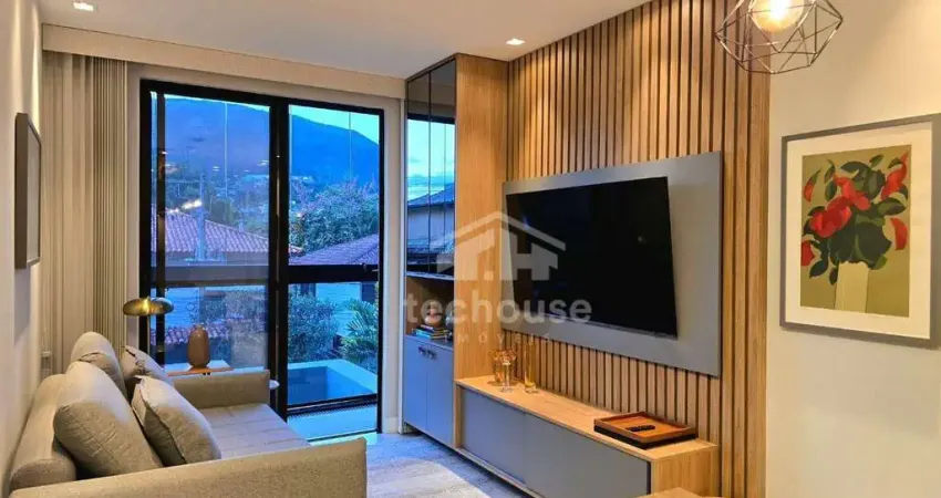 Loft reformado no alto: design, conforto e localização privilegiada, repleto de benfeitorias.