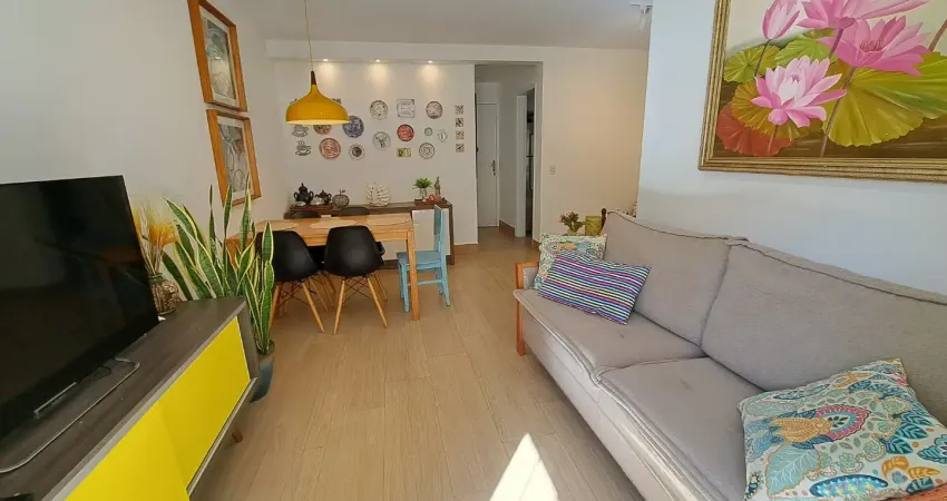 Reformado, 80m² e a 50m da praia – o melhor apê da avenida oceânica!