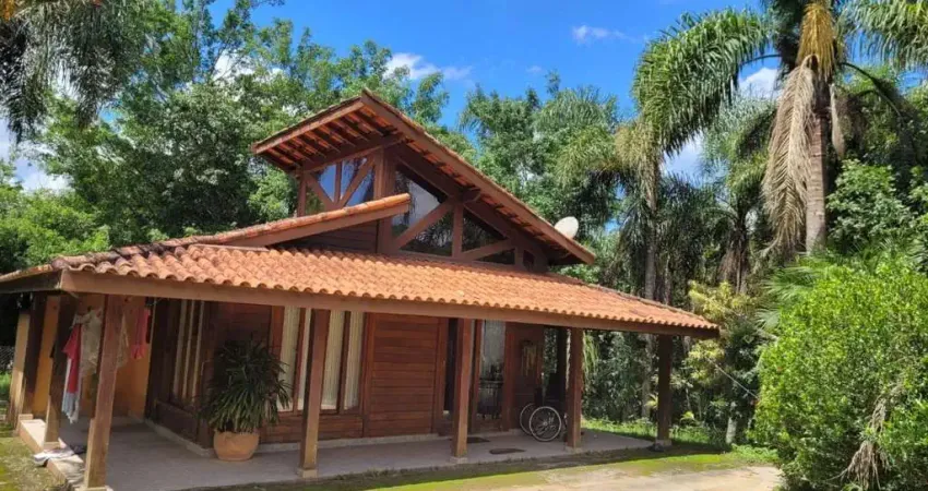 Chácara de luxo com 4 quartos e 2 suítes à venda em Jundiaí-SP, bairro Santa Clara: 3 salas, 4 banheiros, 5 vagas e 350m².