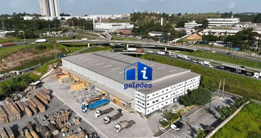 Galpão logístico com 7.600 m² com grande pátio e 24 docas na régis bittencourt em embu das artes- sp