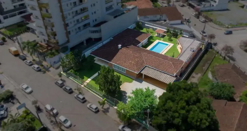 Casa à venda na Rua Pernambuco, 100, Anita Garibaldi, Joinville