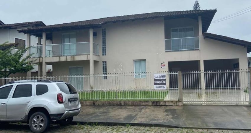 Casa para Locação em Joinville, Bucarein, 4 dormitórios, 2 banheiros
