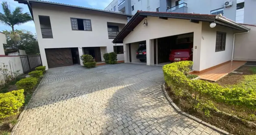 Casa para Venda em Joinville, Iririú, 4 dormitórios, 1 suíte, 3 banheiros, 2 vagas