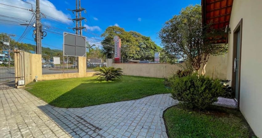 Casa para Locação em Joinville, Iririú, 6 dormitórios, 2 suítes, 2 banheiros, 6 vagas