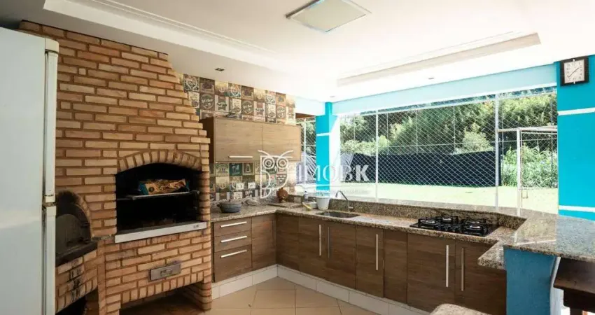 Oportunidade!! Deliciosa Casa com campo de futebol privativo!!