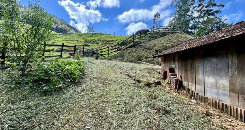Sítio em Vila Doze  -  Antônio Carlos
