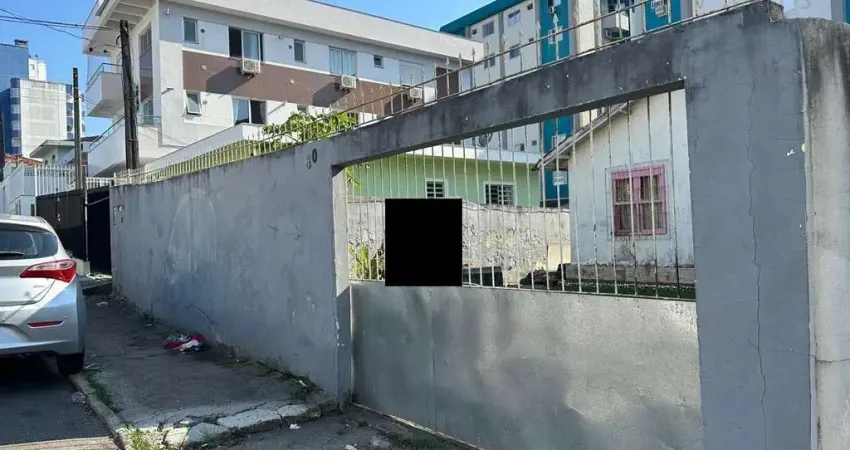Terreno à venda no Barreiros, São José 