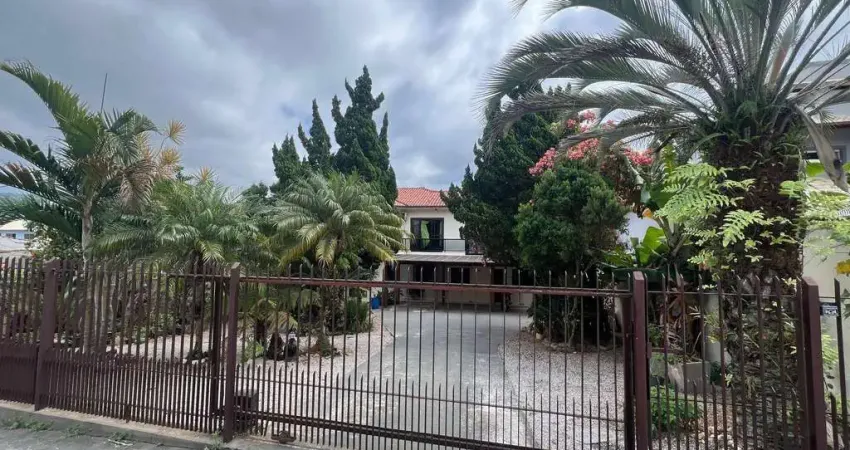 Casa com 6 quartos à venda na Serraria, São José 