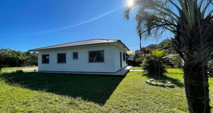 Casa em Três Riachos  -  Biguaçu