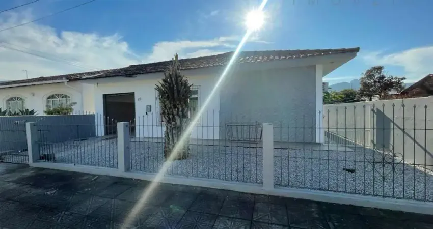 Casa com 2 quartos para alugar no Centro, Biguaçu 