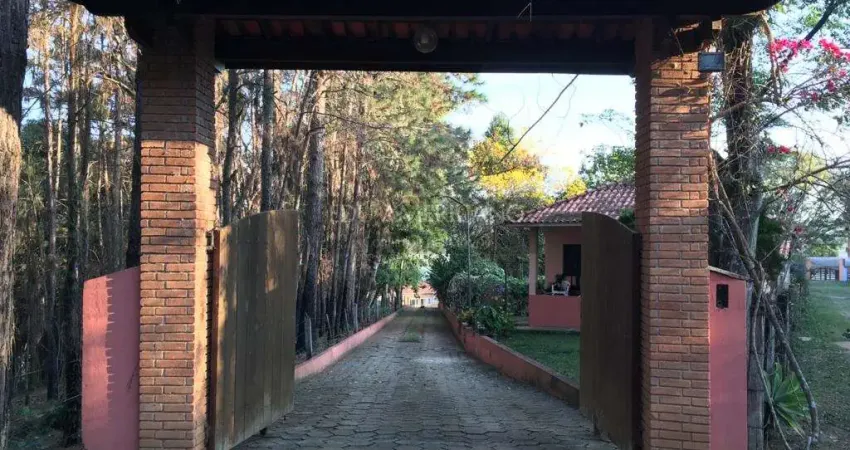 JOANÓPOLIS. LINDA CHÁCARA NA BEIRA DA REPRESA, com acesso a água !