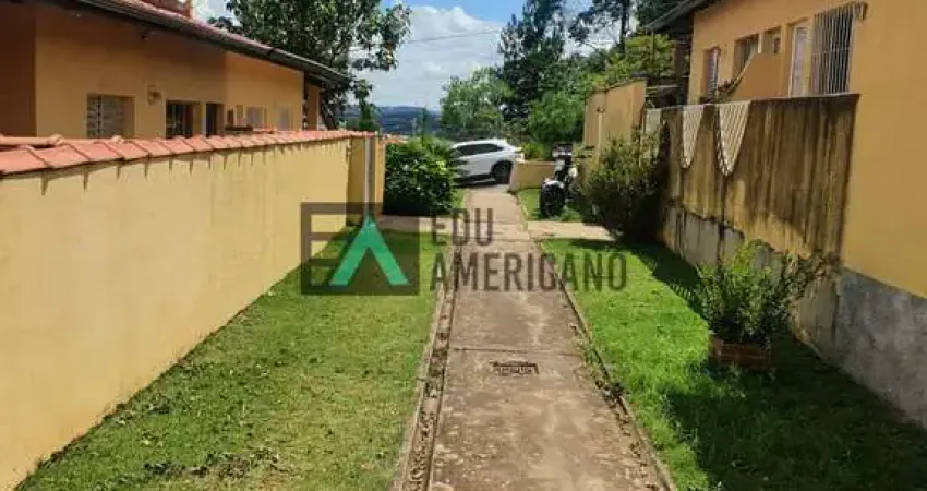 Casa térrea à venda em condomínio village no bairro Caetetuba.