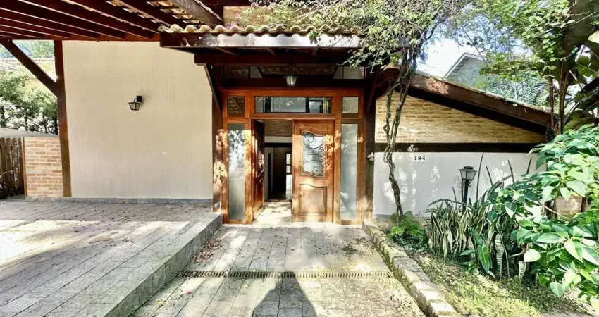 Cond. Aldeia da Fazendinha - 5 dorms / 3 stes. Voltada para área de preservação!