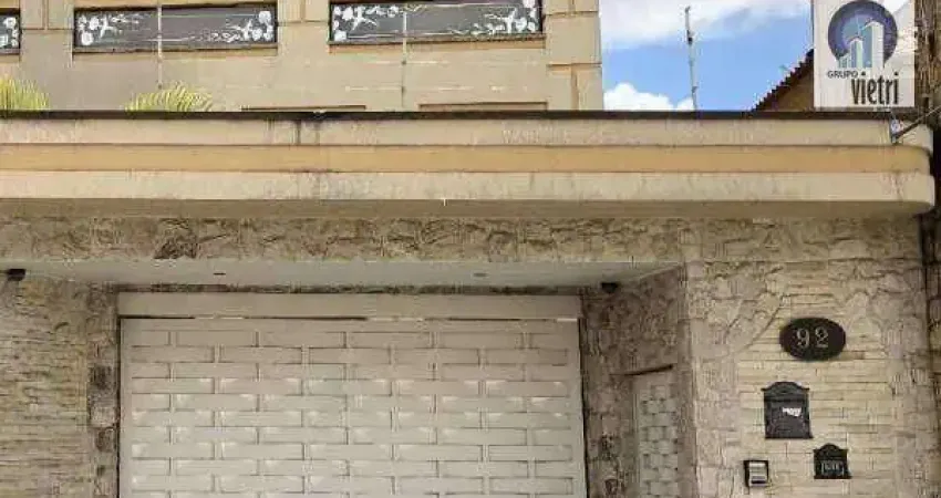 Localizado na Characa Inglesa Zona Oeste de SP É um sobrado com 3 pisos Garagem para 4 / 5 carros Salão de festa com churrasqueira e banheiro Uma disp