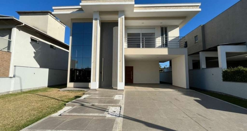 Casa de alto padrão em condomínio fechado, semi mobiliada.