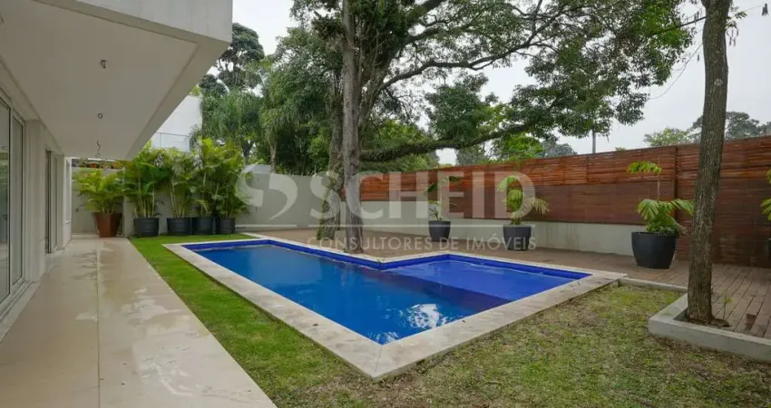 Casa de Condomínio no Campo Belo com 4 quartos sendo 4 suítes 1 master 8 vagas de garagem.