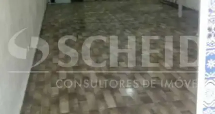Casa na Vila Constança, 5 quartos, escritório, 5 cozinhas e áreas de serviço.