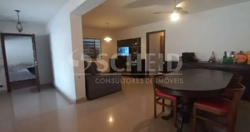Casa no Brooklin Velho com 5 dormitórios e edícula com 2 dormitórios, jardim, 3 vaga e despensa..
