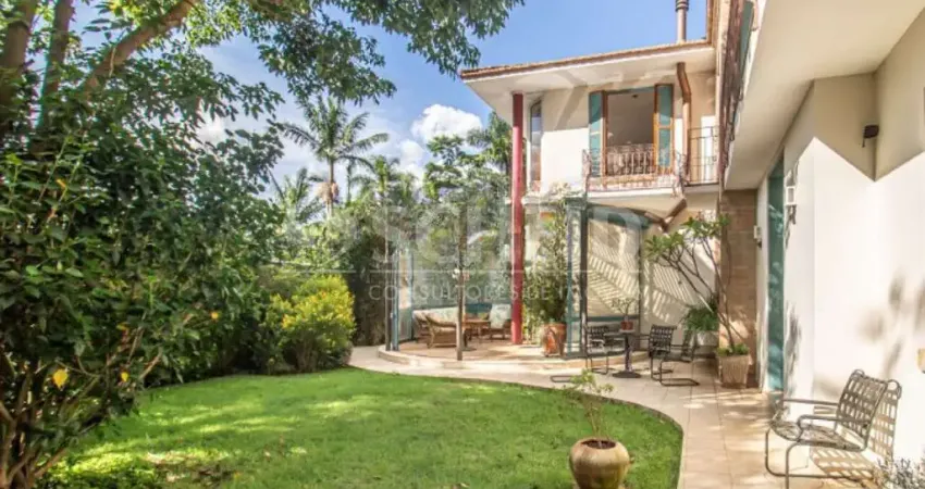 ALTO DA BOA VISTA. CASA COM 1200m² DE TERRENO, 4 SUÍTES.