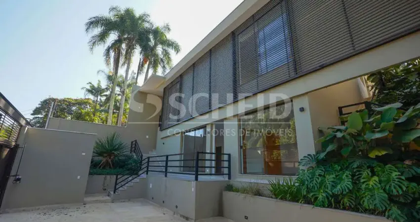Casa reformada com 5 suítes e 4 vagas no Jardim Guedala