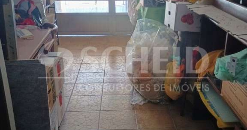 Ótima Casa Térrea à Venda  3 Dormitórios (1 Suíte), 3 Salas, 4 Banheiros, 4 Vagas  Excelente para
