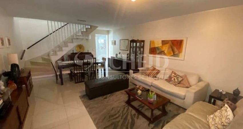 Casa Venda, 03 quartos, armários embutidos, edícula com banheiro, 02 vagas!!