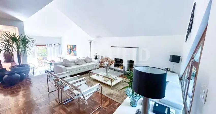 Casa no Jardim Marajoara com 350m² e 3 dormitórios.