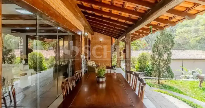 Casa em condomínio para venda com 3 quartos - 6 vagas - Clube Castelo