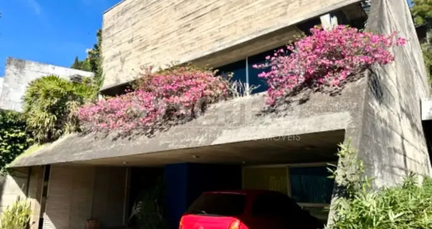 Casa para locação no morumbi e terreno anexo . projeto ruy otake em concreto aparente