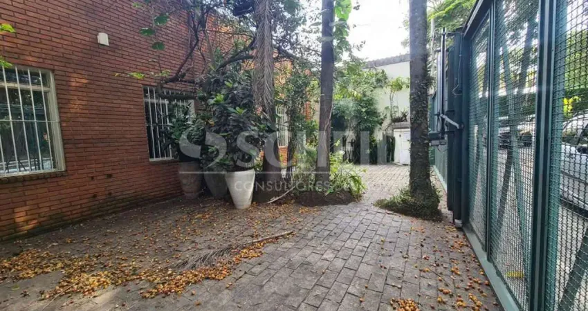 Casa comercial para locação de 291,00m² útil, com 8 salas em chácara monte alegre