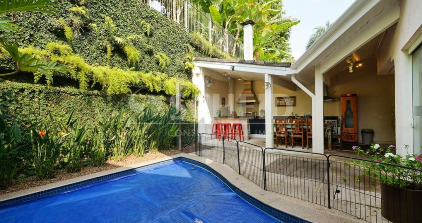 Casa em condominio com 4 suites e 6 vagas em rua sem saida