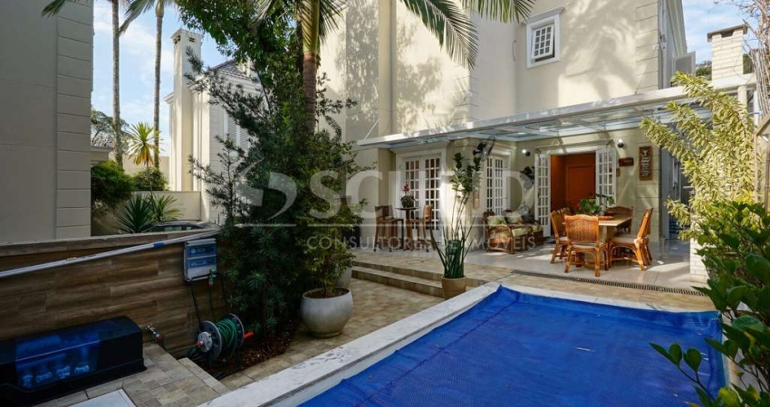 Casa de condomínio Alto da Boa Vista, com 4 suítes e recém reformada !