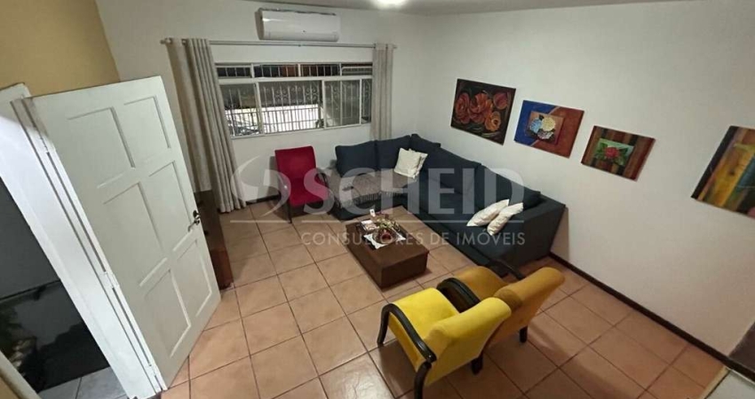 Casa à venda com 03 dormitórios e 02 vagas no Jardim Ubirajara