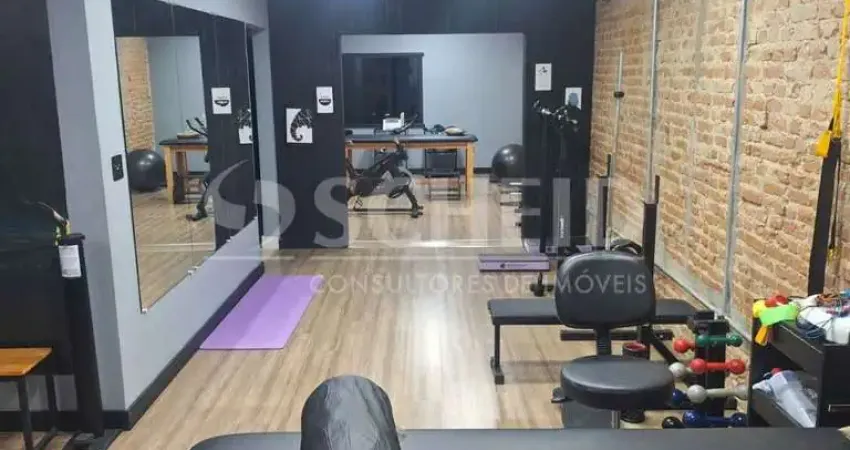 Casa Comercial - 2 Quartos - 6 Banheiros - 4 Salas - 1 Vaga