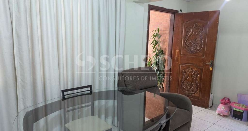 Casa térrea com 03 quartos, 02 banheiros, Varanda fechada em vidro, 02 vagas cobertas
