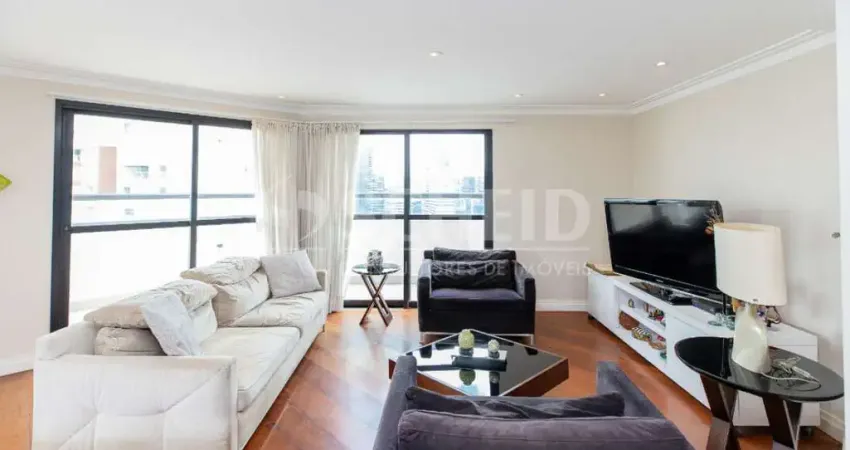 Cobertura á Venda no Alto da Boa Vista com 205m², 5 quartos sendo 3 suítes, 3 vagas.