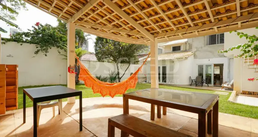 Casa à Venda  no bairro Alto da Boa Vista - SP com 292 m² Construídos e 444 m² de Terreno!