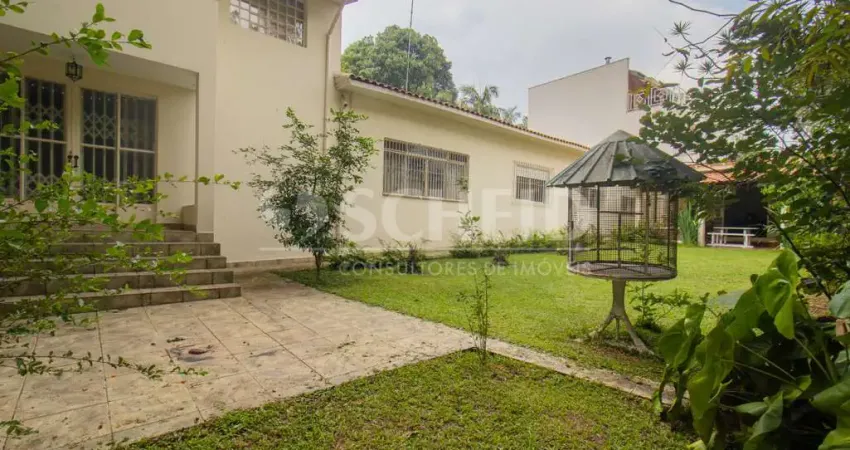 Casa térrea de vila  com 4 dormitórios, 5 banheiros, 5 vagas no jardim hípico!