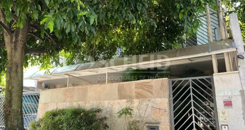 Casa à venda na R. Irauna, Indianópolis. 1000 m² de terreno. 4 quartos(1 suíte), 6 vagas