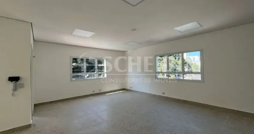 Sala Comercial para locação, de 144,00m² útil em Interlagos.