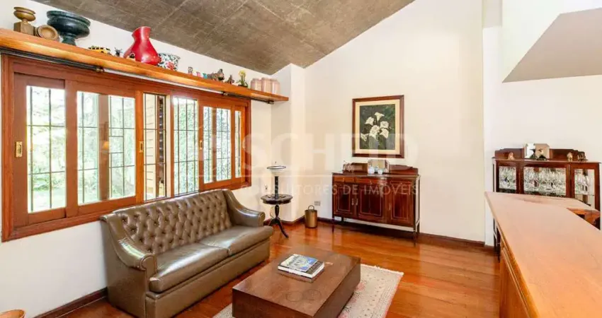 Alto da Boa Vista, venda casa de 232m, 03  quartos, suíte, 05 vagas de garagem, quintal com churrasq