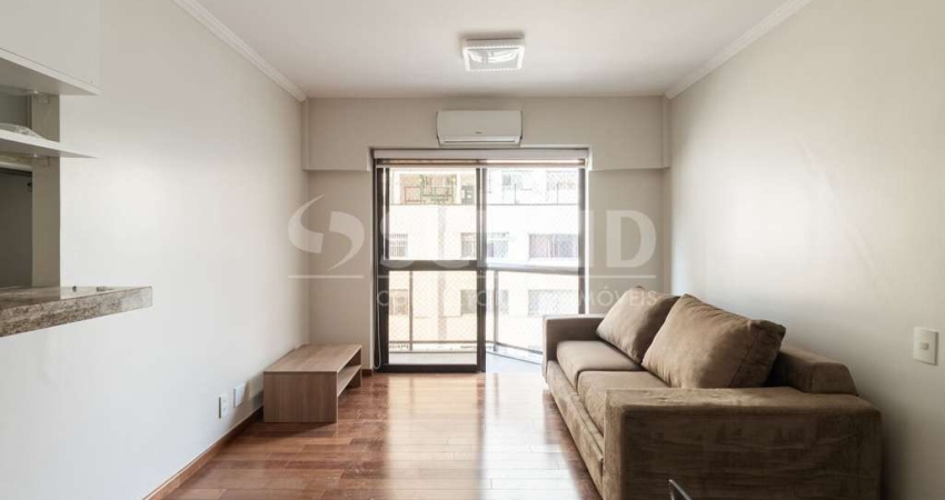 Apartamento mobiliado para locação nos Jardins - Andar alto, sala com varanda, 2 dormitórios, 1 vaga