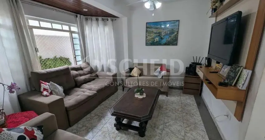 Ótima Casa 181m2 em excelente rua!!! 3 dorms, 1 sala, copa/cozinha espaçosa, 3 banheiros, quintal!!