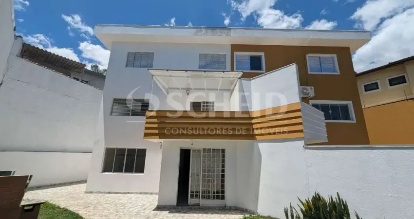 Ótima casa 181m2 em excelente rua!!! 3 dorms, 1 sala, copa/cozinha espaçosa, 3 banheiros, quintal!!