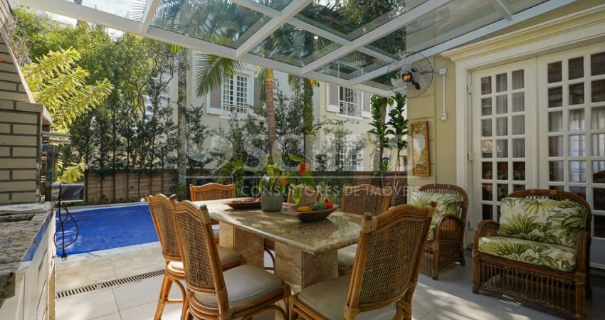Casa de condomínio Alto da Boa Vista, com 4 suítes e recém reformada !