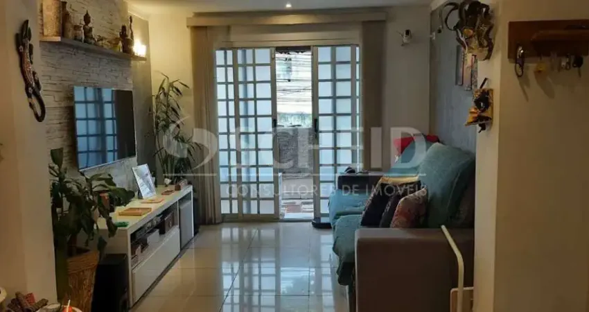 Casa à venda com 02 dormitórios e 01 vaga no Parque Jabaquara