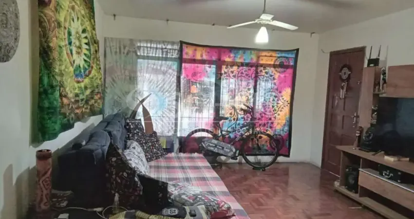 Sobrado de 121m² com 3 dormitórios, 2 vagas, localizado no Campo grande.