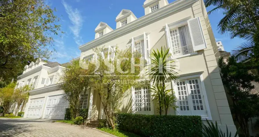 Casa de condomínio alto da boa vista, com 4 suítes e recém reformada !