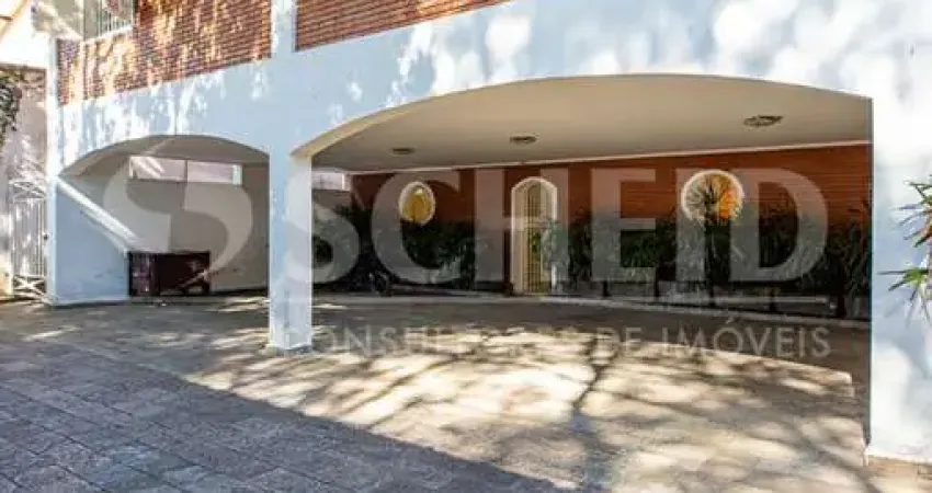 Casa á Venda no Brooklin com 583m² e 8 vagas de garagem.