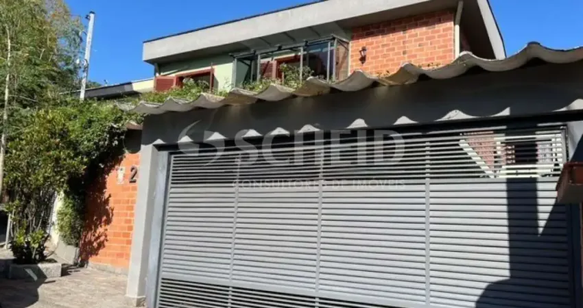 Casa de Vila à Venda na Granja Julieta com 250m², 5 dormitórios (2 suítes) e 4 vagas
